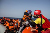 Itálie odmítla přijmout další loď s migranty.  Ministr: Na zakotvení můžou zapomenout!