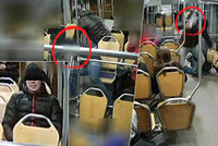 Agresor, který v tramvaji ohrožoval lidi střepem, to má sečtené: Hrozí mu až 12 let