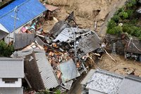 Bouře, sesuvy, záplavy a zemětřesení: Tragický den nepřežilo v Japonsku nejméně 48 lidí