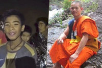 Trenér uvězněných chlapců z jeskyně: Bývalý mnich odmítal jíst, aby je udržel naživu