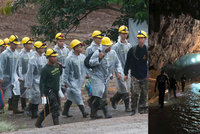 ONLINE Drama v jeskyni: Záchranáři vyrazili pro poslední čtyři kluky a jejich trenéra