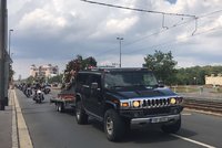 Motorkáři z Hells Angels ve smutečním průvodu Prahou: Zesnulého kolegu vyprovodili na poslední cestu