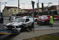 Nehoda v Praze 9 odhalila hříšníka: Muž za volantem měl zákaz řízení
