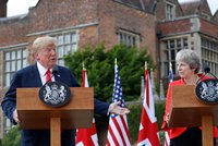 Trump Britům ukázal hodnou a zlou tvář: Mayovou peskoval, pak ji chválil