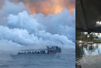 Lávová bomba vyletěla z vody a trefila loď s turisty: 23 zraněných na Havaji