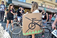 Soud zrušil omezení cyklistů na pěších zónách v centru Prahy. Radnice zvažuje stížnost