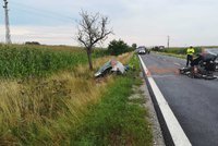 Tragická nehoda v Třeboni: Tři mrtví a šest zraněných po čelní srážce dvou aut