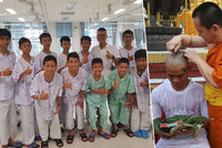 Chlapci z thajské jeskyně vstoupili do kláštera. Jsou z nich buddhističtí novici