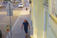 VIDEO: Dvě minuty a skútr byl fuč! Zloděj z Janáčkova nábřeží ujel na cizí motorce, hledá ho policie
