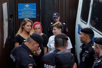 Rusko porušilo práva Pussy Riot: Členky skupiny dostaly tučné odškodné