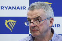 Šéf aerolinek si upřel prémie přes 25 milionů. Ryanair zrušil tisíce letů