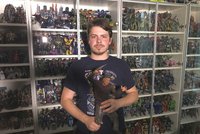 Jaroslav Šálek (31) z Prahy žije v obklopení hrdinů ze sci-fi a fantasy světa za statisíce: Figurka je lepší než zlato!