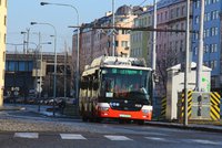 Trolejbus v Praze slaví 1. výročí: Cestující zkušebně jednou za hodinu vozí z Palmovky do Letňan a zpět