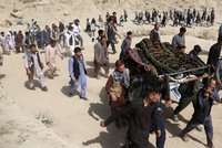 Krveprolití v Afghánistánu nebere konce: Sebevražedný útok roztrhal desítky studentů