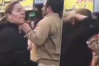 Odvážná žena si na ulici strhla hidžáb: Muslimský duchovní jí vyhrožoval zatčením