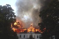 Na Trutnovsku hoří barokní zámek! Byl na prodej za 14,5 milionu