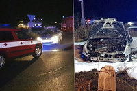 Zběsilá policejní honička skončila neslavně. Řidič v Šestajovicích havaroval a shořelo mu auto