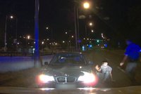 VIDEO: Chyť si mě, strážníku! Cizinec (27) ujížděl rychlostí 130 km/h, v Modřanech způsobil nehodu