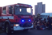 Kolony na Pražském okruhu: Dopravu komplikuje vážná nehoda u Třebonic směrem na letiště, dva zranění