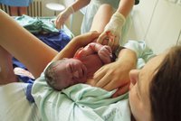 Miminka v Česku umírají bez zjevné příčiny. Až 400 jich ročně zemře před porodem