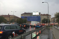 ONLINE: Silnice v Praze se mění v peklo! Opravy pokračují, řidiči se vrátili z prázdnin