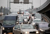 ONLINE: Silnice v Praze se změnily v peklo! Opravy pokračují, řidiči se vrátili z prázdnin