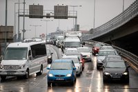 Do Prahy jen polovina aut? Omezení dopravy při smogu nejspíš neprojde, způsobilo by kolaps