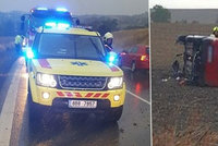Drsná ranní nehoda u Holubic: Nepřipoutaný řidič vylétl z auta! Těžce se zranil