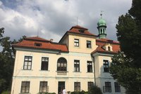 Do osudu veleslavínského zámku se vložilo ministerstvo kultury. Připadne památka Praze?