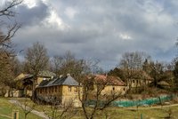 Zastupitelé Prahy 5 posvětili nákup usedlosti Cibulka. Historická „ruina“ vyjde asi na 105 milionů