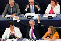 Vydavatelé ocenili úspěšný boj s Googlem v europarlamentu. Raduje se i OSA