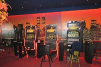 Plošný zákaz herních automatů v Praze? Návrh radní neprojednali, některé městské části ho kritizují