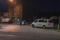 Nález umrlce v Libni. Tělo neznámé osoby leželo opodál Zenklovy už několik dní