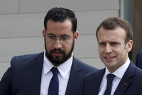 Zmlácení odpůrců nestačilo? Macronův „exmilenec“ hasí další obří průšvih