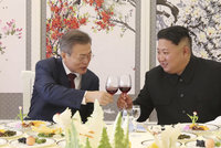 Nejdřív na ně chtěl hodit atomovku, teď chce po 60 letech návštěvu: Kim zamíří do Soulu