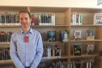 Nelehký úděl knihovníka: Občas do knihovny zavítají lidé, kteří chtějí škodit, říká Jakub (29)