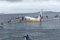 Zázrak při neštěstí: Letadlo se zřítilo do laguny, osud pasažérů překvapil všechny