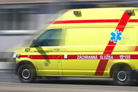 Tragédie ve Zlíně: Muž (†25) vběhl pod auto, záchranáři se ho marně snažili resuscitovat