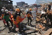 Na zpustošený ostrov dorazila pomoc, obětí tsunami a zemětřesení je už 1407