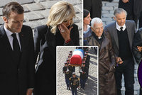 Pohřeb Charlese Aznavoura (†94): Belmonda podpírali, plakala hubená Brigitte Macronová i Peyrac z Angeliky
