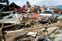 Dvě silná zemětřesení udeřila u Indonésie: Obavy z dalších mrtvých