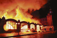 FOTO: Výstaviště slaví tragické výročí. Před 10 lety v Holešovicích hořelo, zasahovalo tehdy přes 200 hasičů