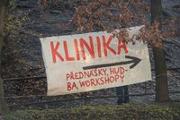 Spor o žižkovskou Kliniku pokračuje. Aktivisté chystají ústavní stížnost a schůzku s majitelem objektu