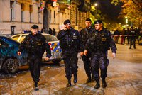 VIDEO: Nad Prahou se setmělo. Do centra metropole vyrazilo 140 policistů, hledali drogy