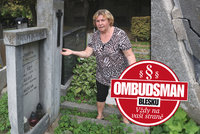 Liknavost úředníků stopnul až Ombudsman Blesku! Zničený náhrobek paní Vlastě (63) firma opraví