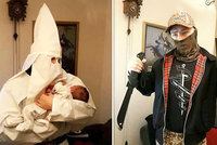 Šílený táta-nácek pojmenoval syna Adolf, pak s ním pózoval v hábitu Ku Klux Klanu