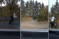 Motorkář u Brandýsa ujížděl až 160 km/h: Nevybral zatáčku a skončil v rybníce