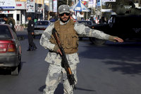 Výbuch na vojenské základně v Afghánistánu: 26 mrtvých, desítky zraněných