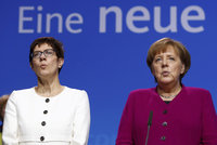 Konec Merkelové v čele CDU: Povede ji znovu žena? Ambice má její spojenkyně