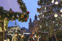 Tisíce světel rozzáří strom na Staroměstském náměstí! Vánoční trhy začínají